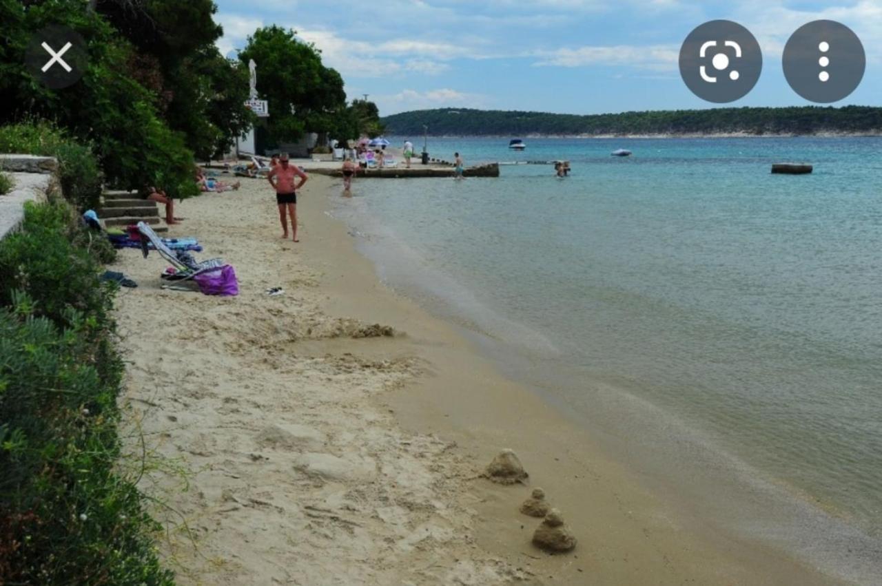 Apartman Petra S Pogledom Na More Banjol Kültér fotó