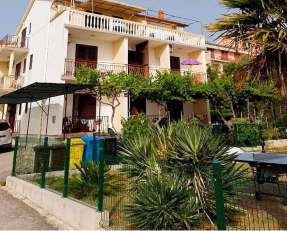 Apartman Petra S Pogledom Na More Banjol Kültér fotó