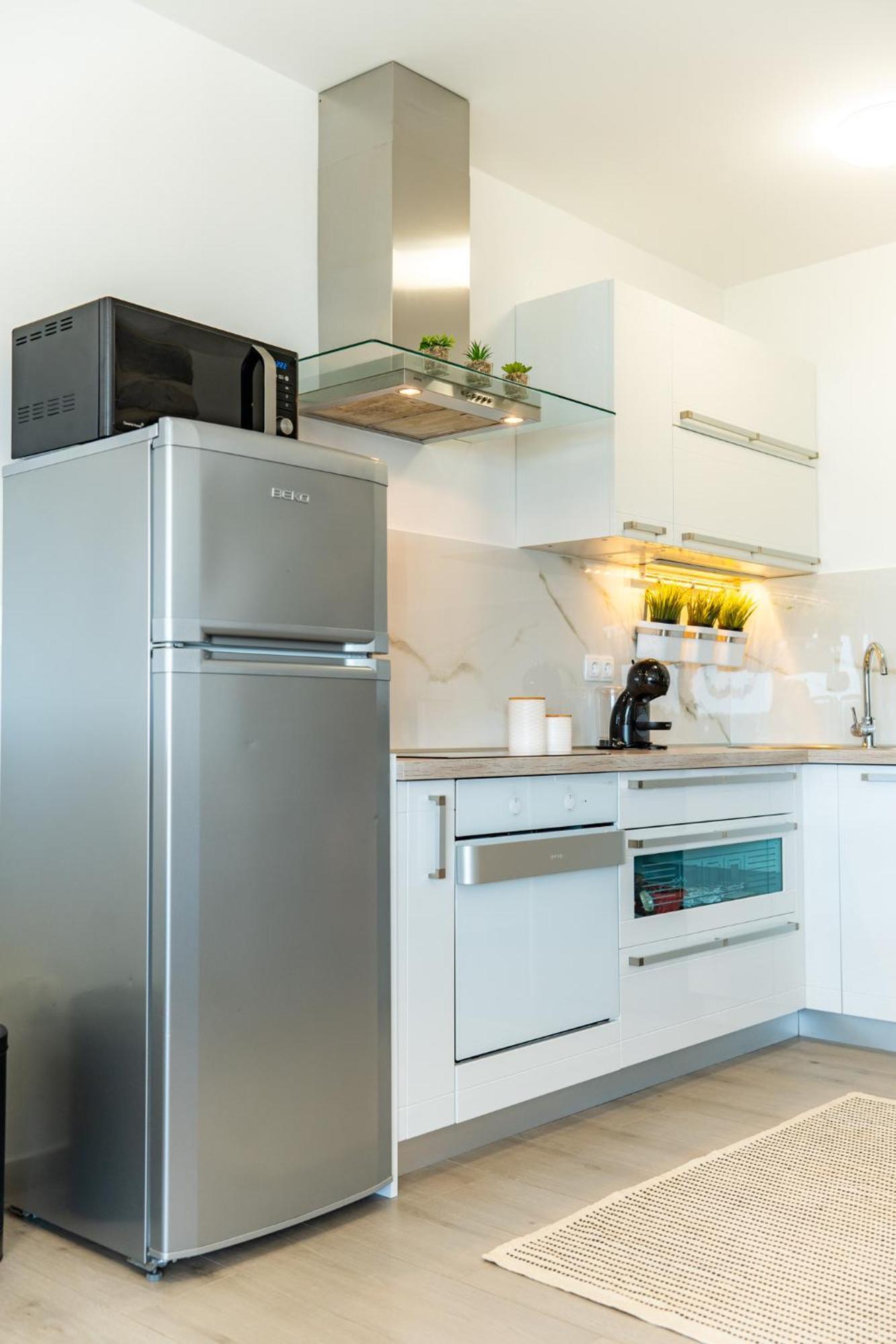 Apartman Petra S Pogledom Na More Banjol Kültér fotó