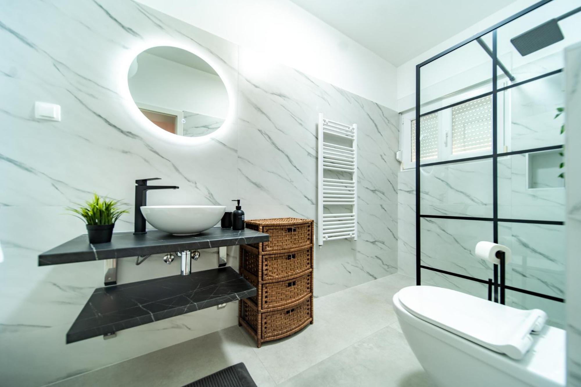 Apartman Petra S Pogledom Na More Banjol Kültér fotó