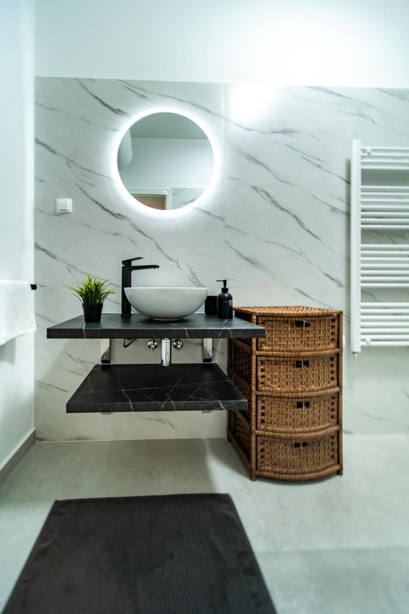 Apartman Petra S Pogledom Na More Banjol Kültér fotó